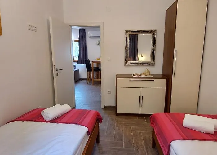 Kandarola Apartment *