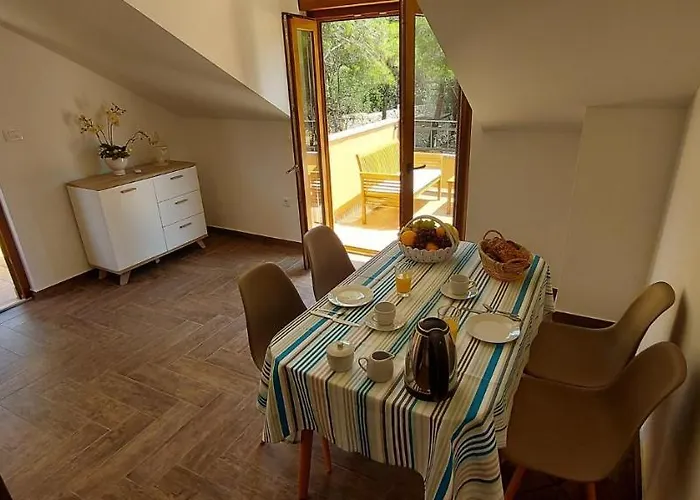 Kandarola Apartment *